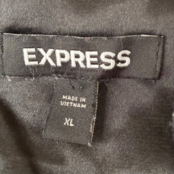 Navy & White Embroidered Short-Sleeve Romper With Scalloped V-Neckline & Elastic - Picture 8 of 8